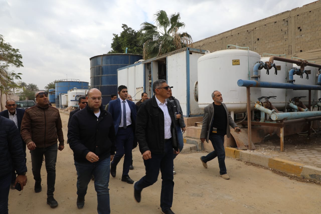 محافظ الجيزة يتابع نسب تنفيذ محطات صرف صحي جديدة (4)