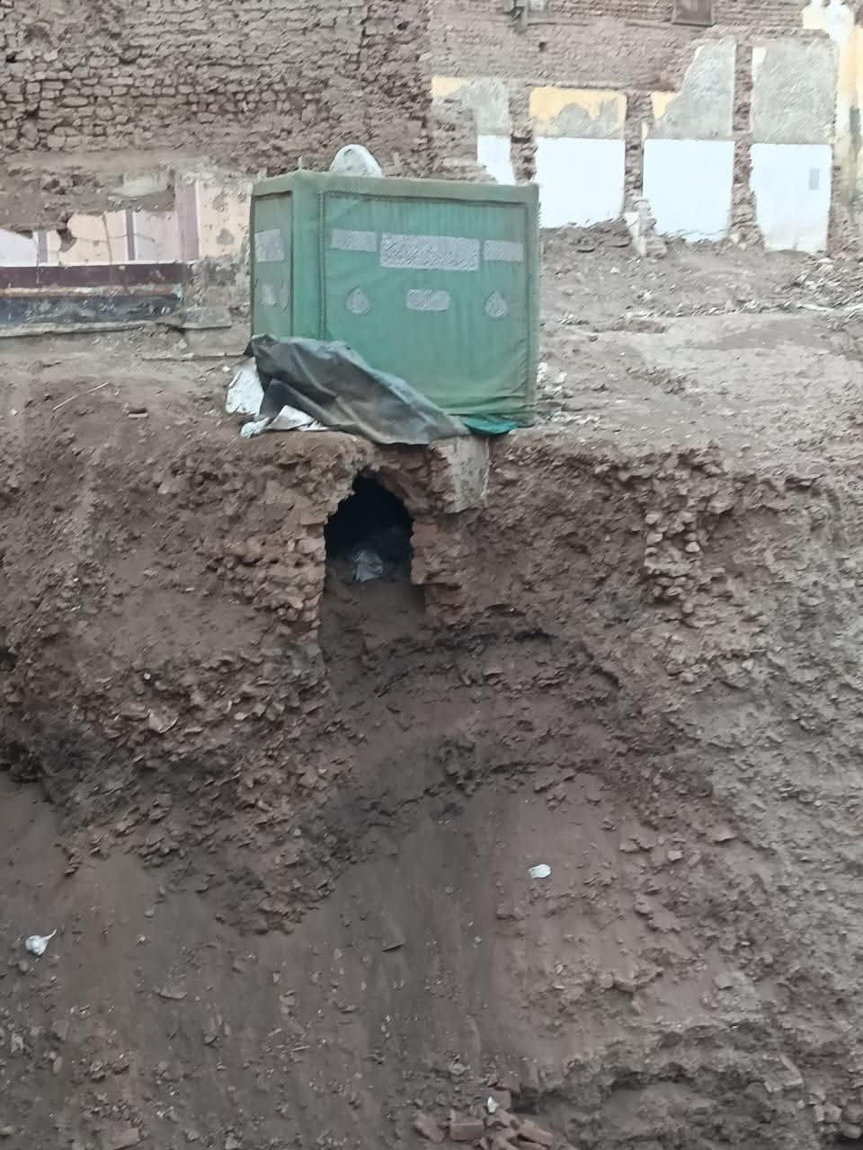 إنهيار ضريح الملاح (6)