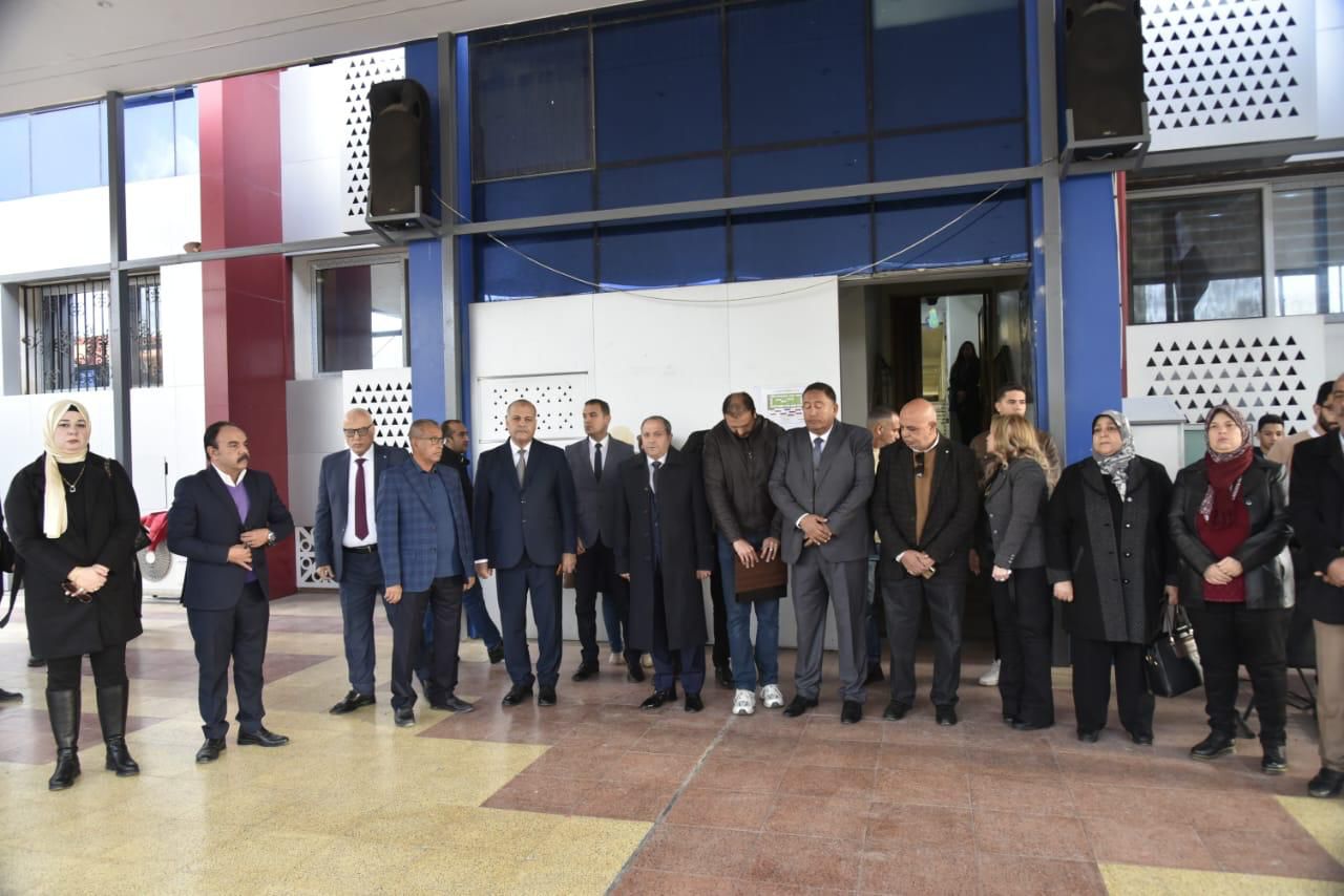 المحافظ والاهالي