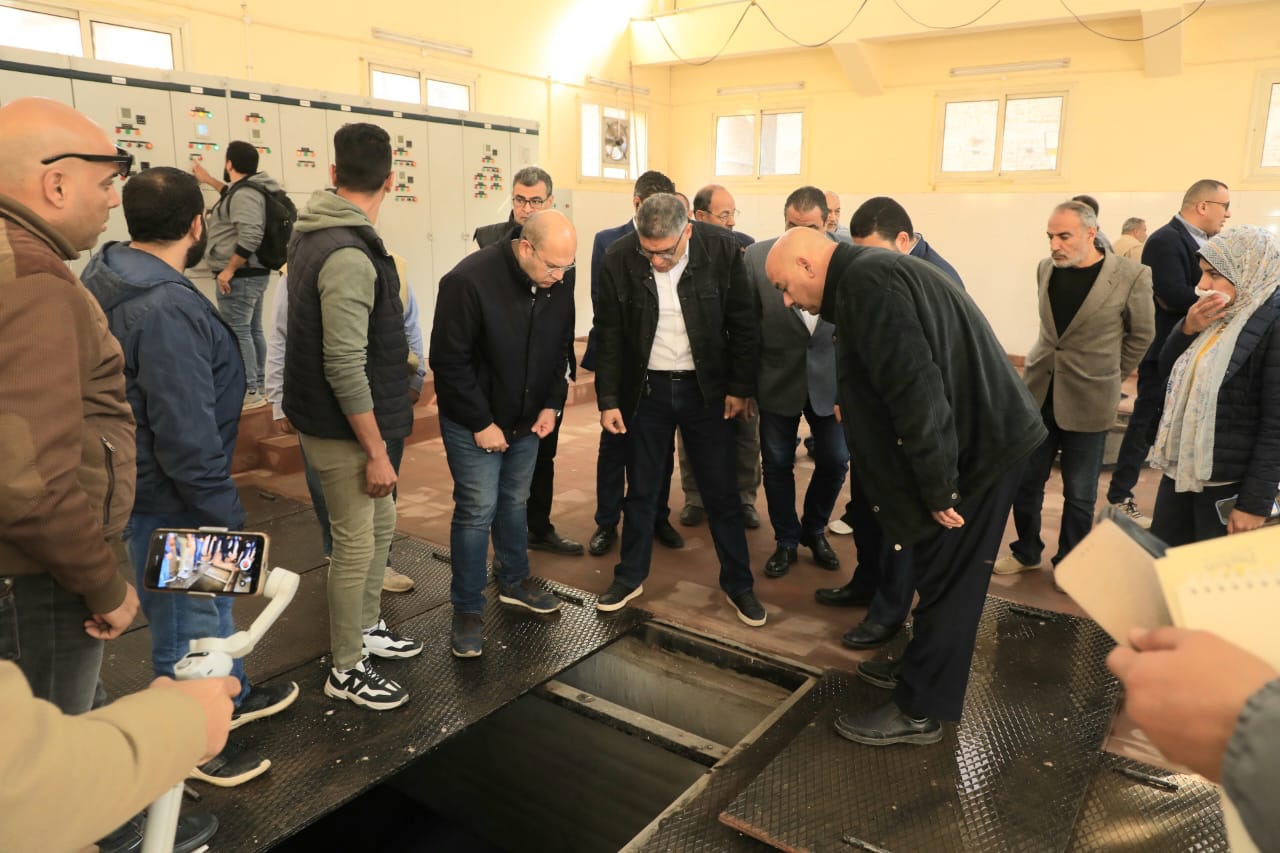 محافظ الجيزة يتابع نسب تنفيذ محطات صرف صحي جديدة (2)