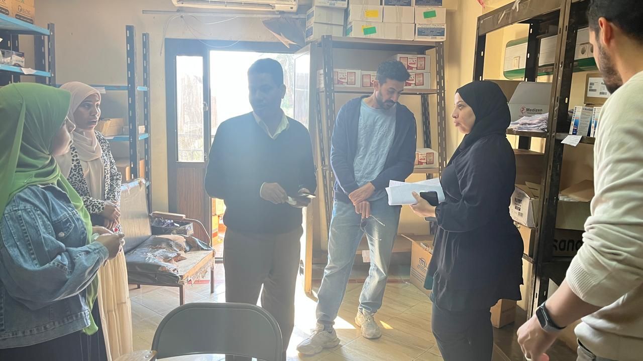 جولة على مركز علاج الدرن ومكتبة الصحة في مدينة إسنا