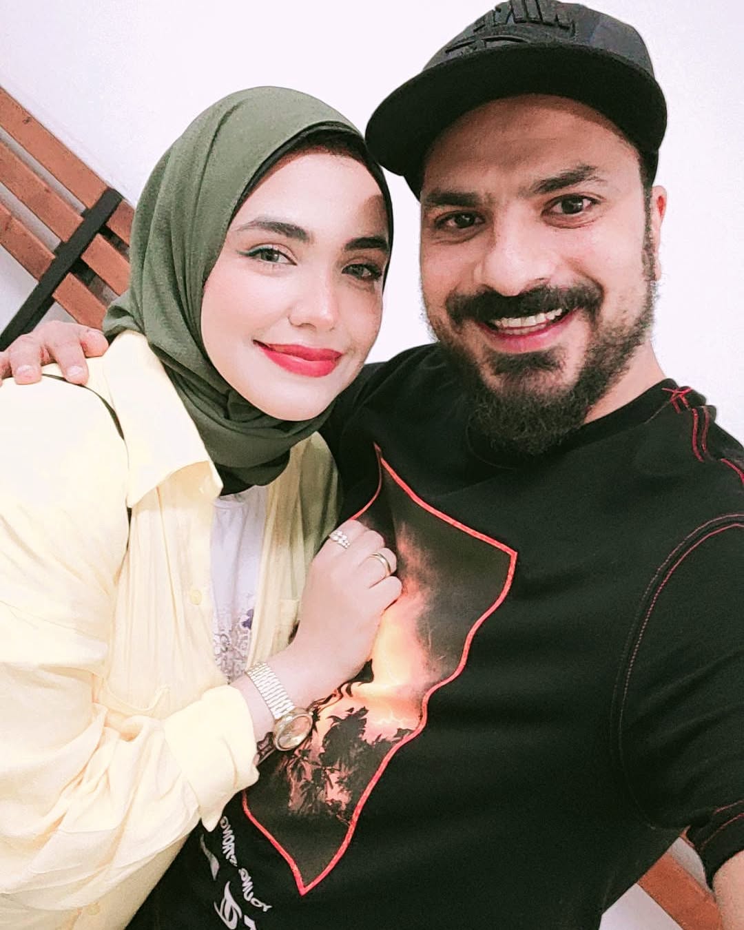 مصطفى ربيع مع طليقته سارة ربيع