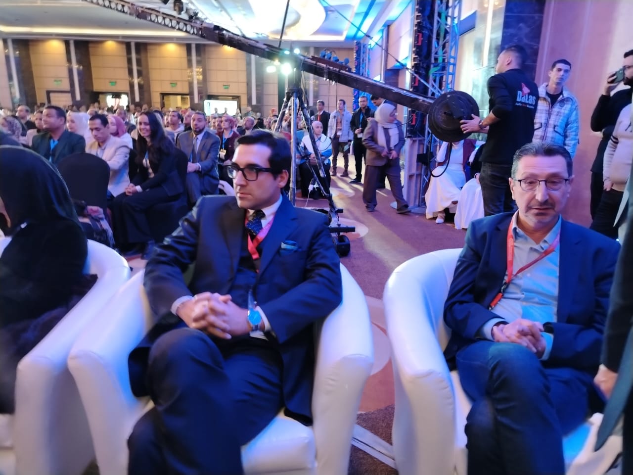 جانب من الخبراء الأجانب جانب من الخبراء الأجانب