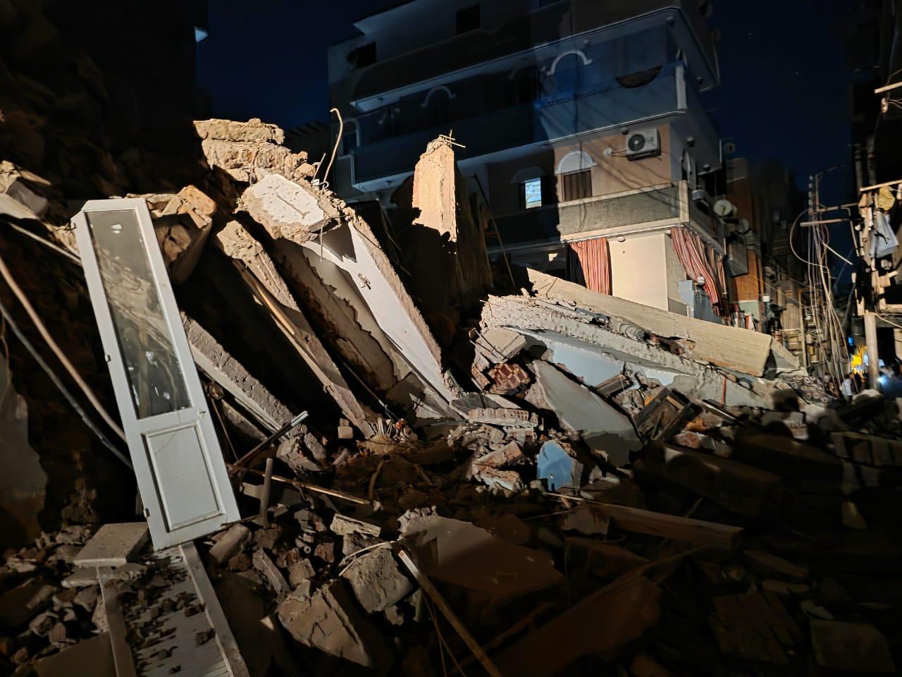 جانب من المنزل المنهار جانب من المنزل المنهار