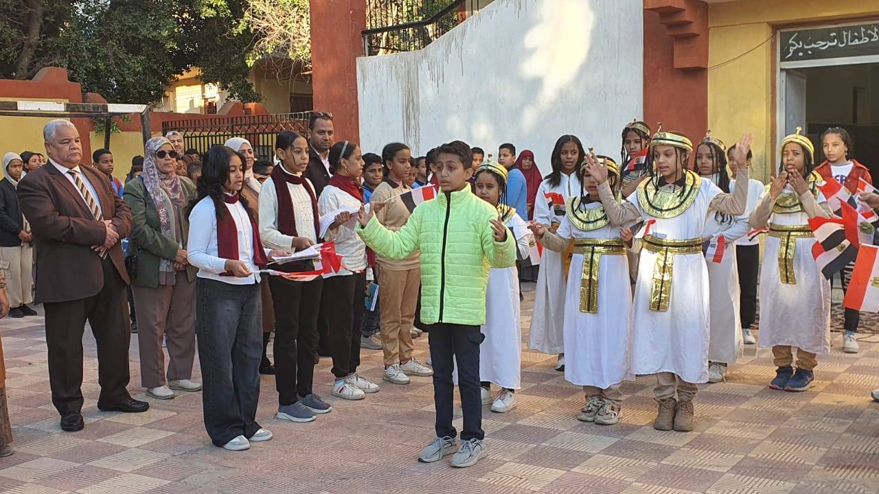 طابور الصباح فى مدرسة عمر بن عبد العزيز الإبتدائية طابور الصباح فى مدرسة عمر بن عبد العزيز الإبتدائية