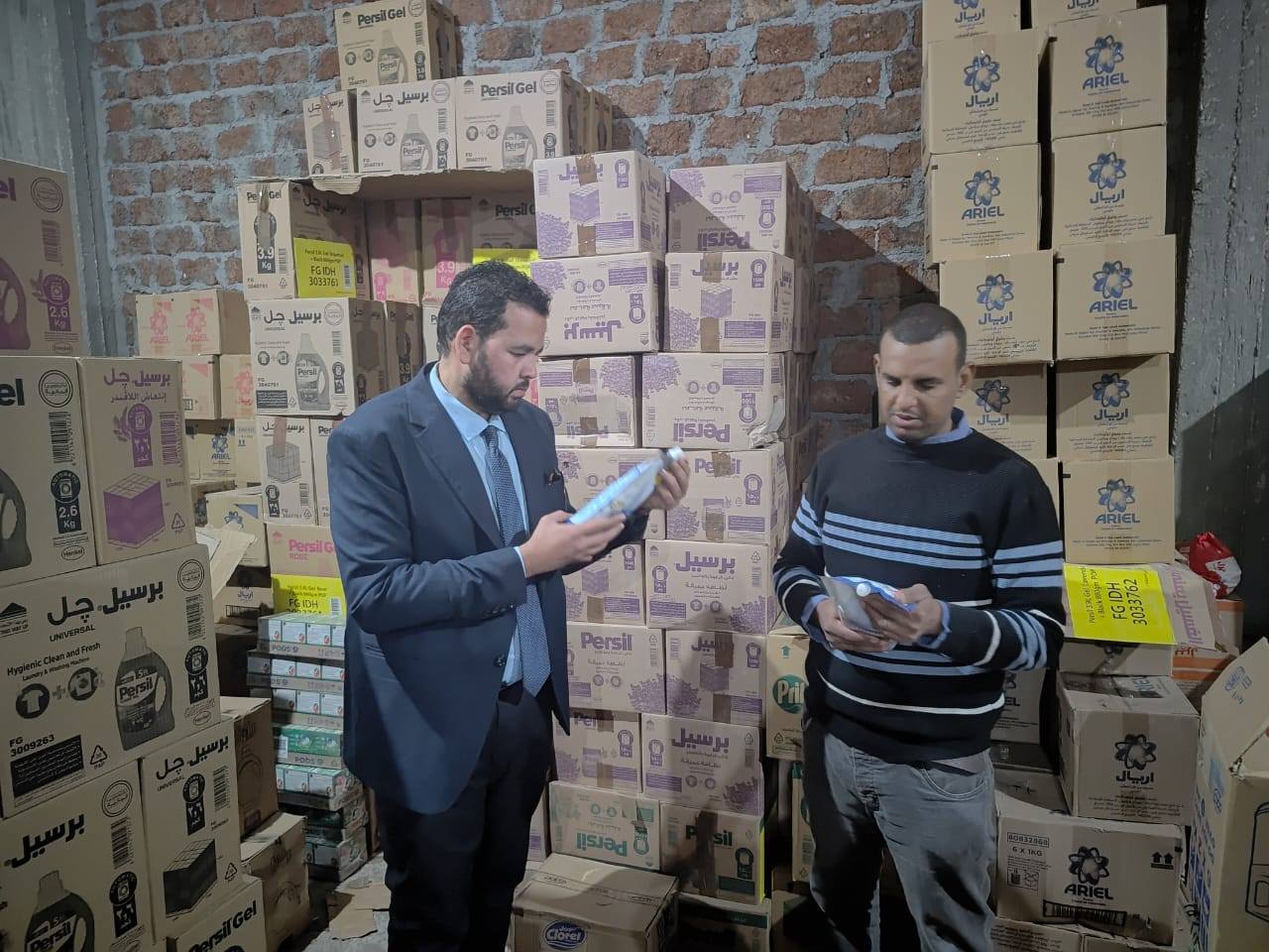 حماية المستهلك والتموين بالأقصر تضبطان 2160 كيس منظفات بدون فواتير حماية المستهلك والتموين بالأقصر تضبطان 2160 كيس منظفات بدون فواتير