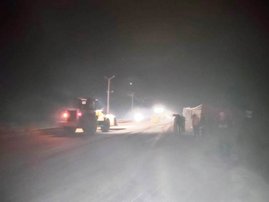 إصابة شخصين إثر انقلاب سيارة (1)