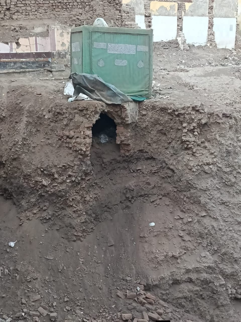 إنهيار ضريح الملاح (5)