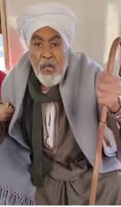 العجوز منفعل على الفتاة العجوز منفعل على الفتاة