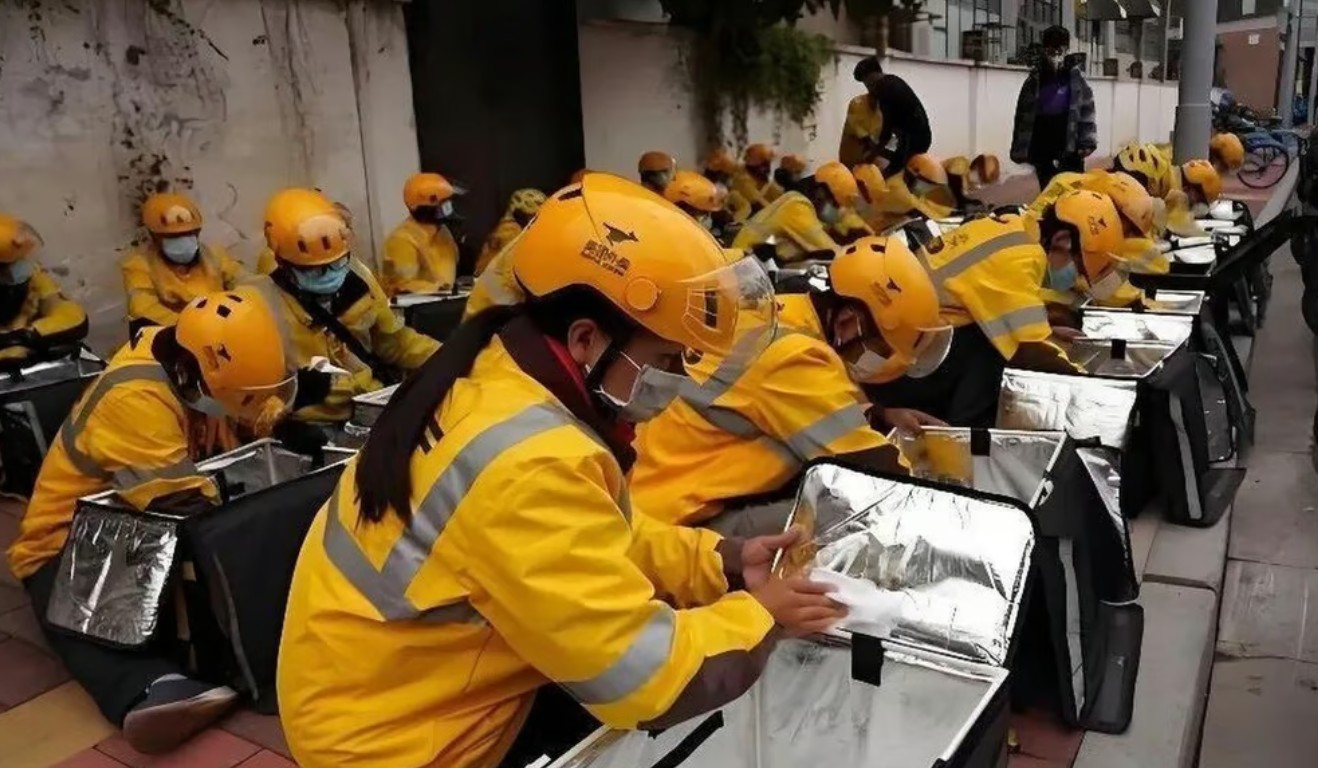 ملايين العاملين فى مجال توصيل الطلبات فى الصين