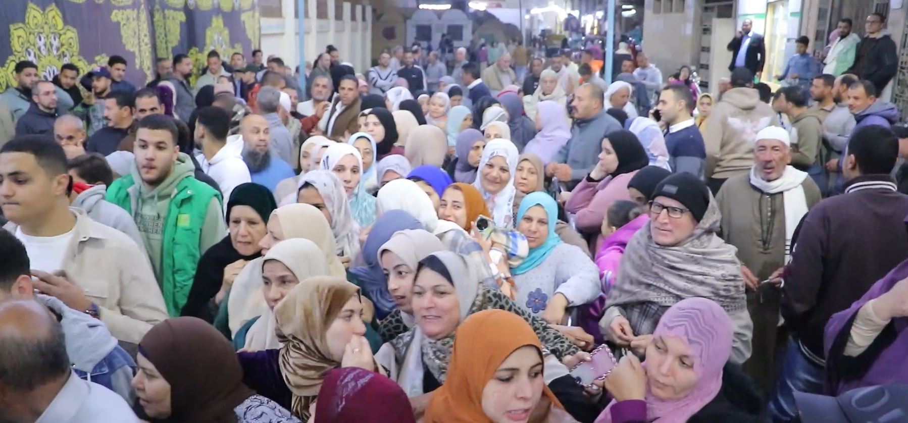 اقبال كبير على اللجان في الفترة المسائية اقبال كبير على اللجان في الفترة المسائية