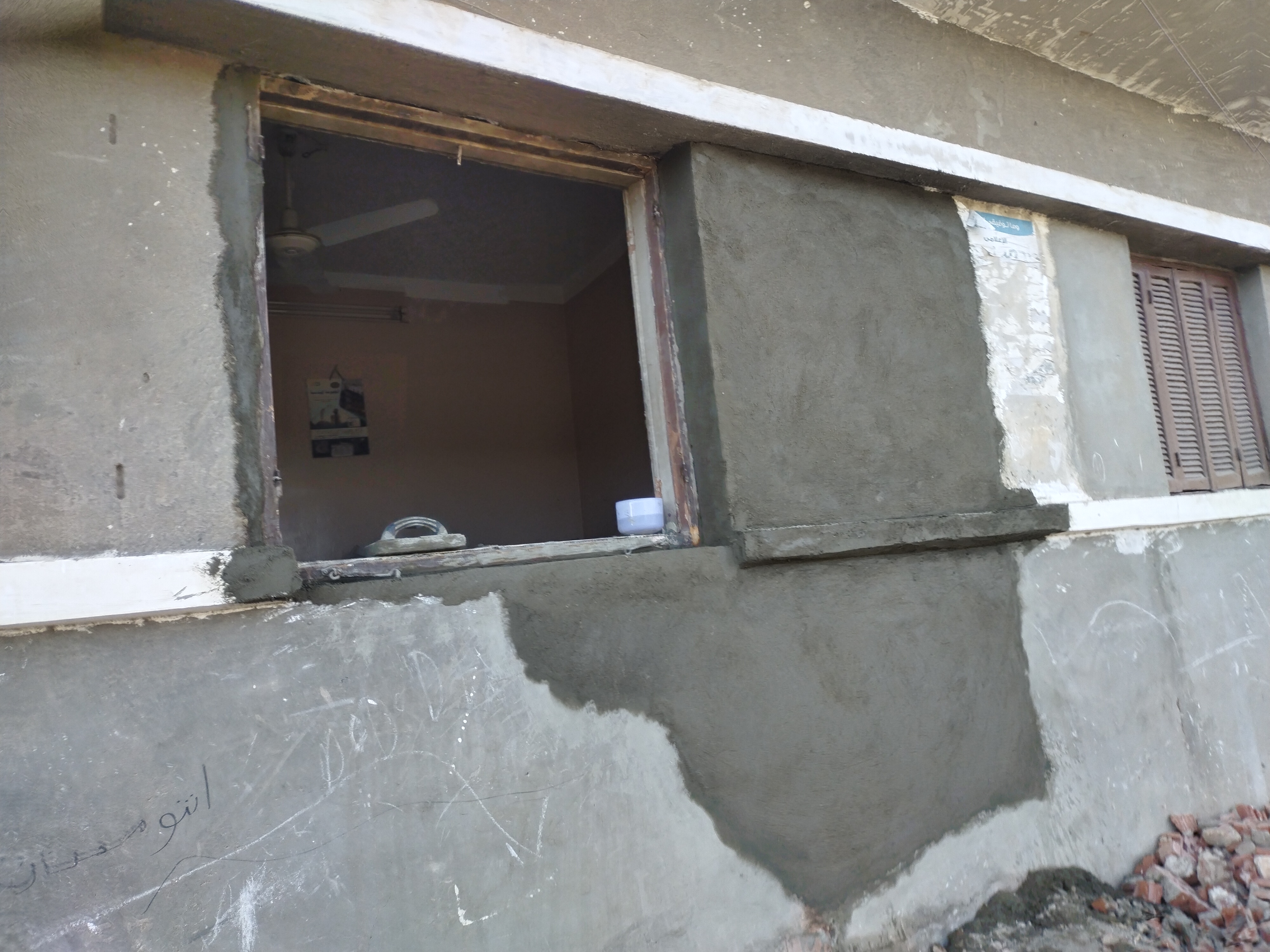 ترميم واجهات المنازل بعد رفع حاويات قطار البضائع بطوخ (3)