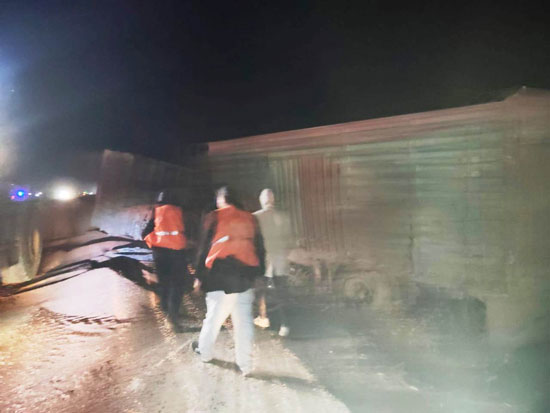 إصابة شخصين إثر انقلاب سيارة (3)