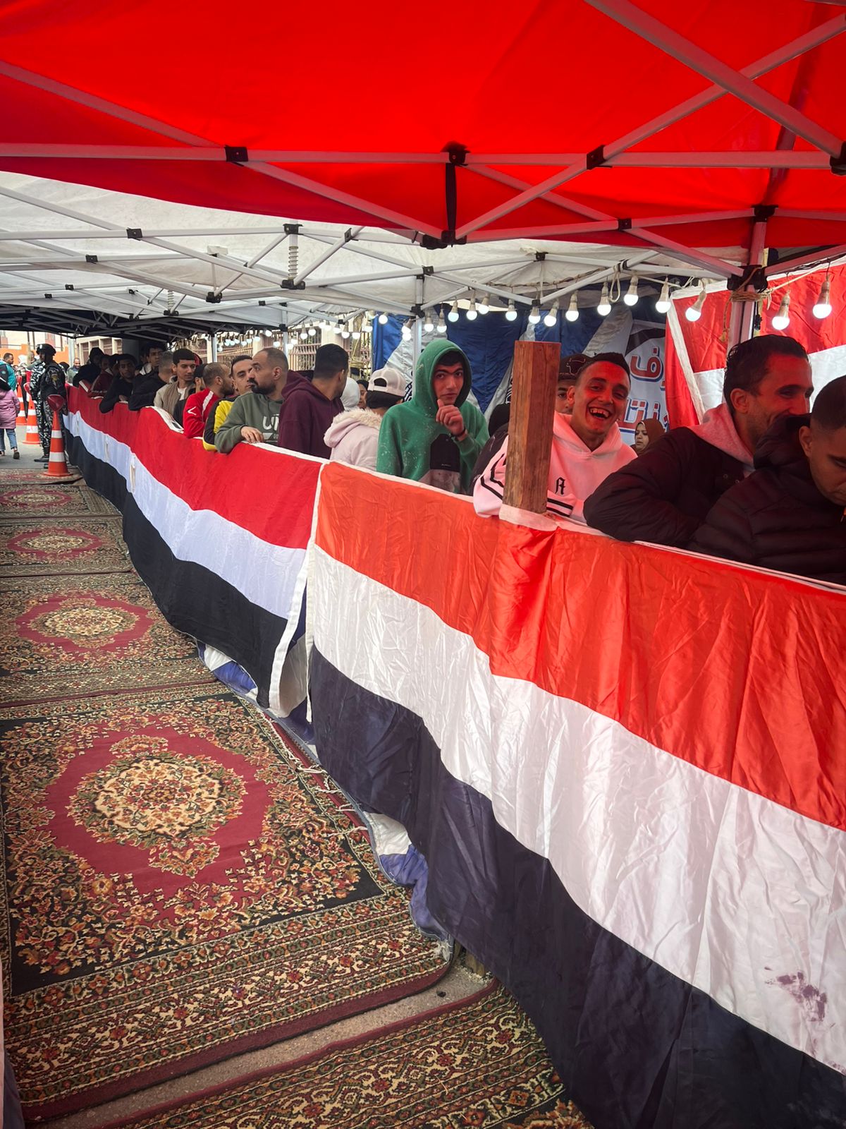 طابور من شباب الأسمرات للتصويت في جولة الإعادة بالمقطم.. صور وفيديو  (4)