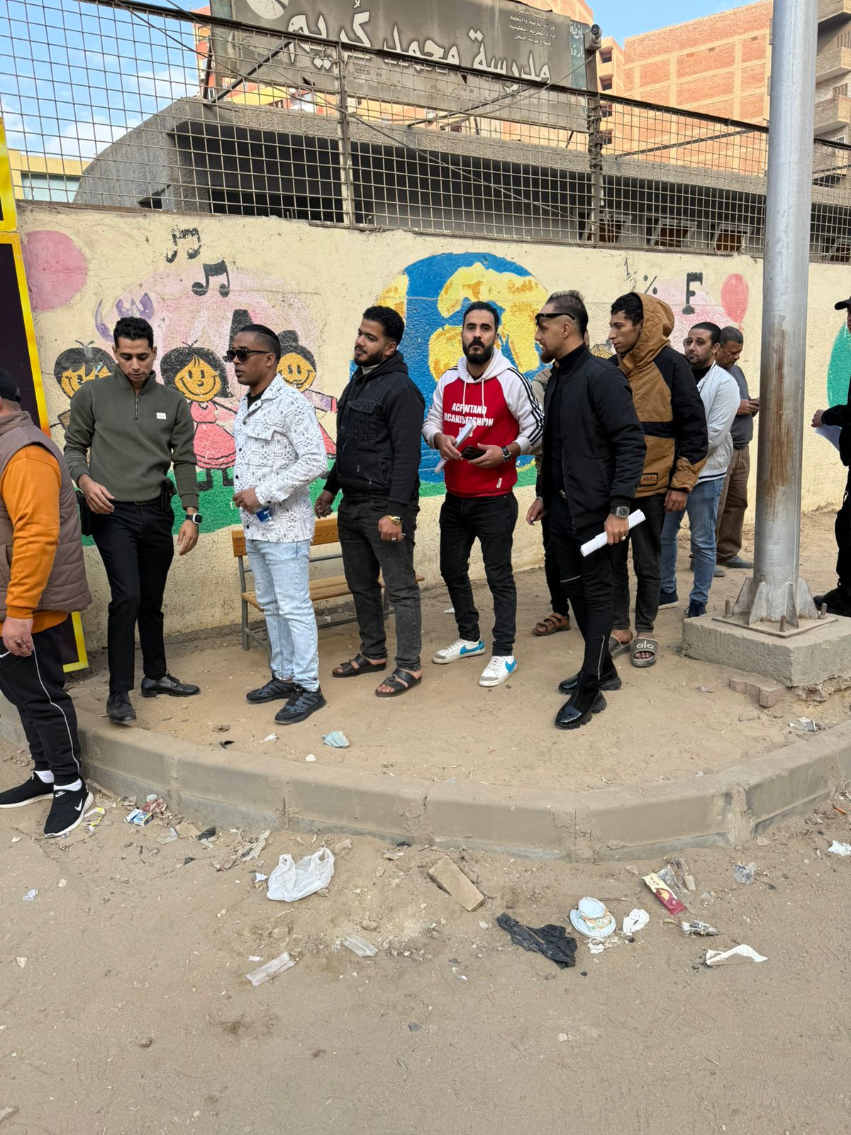 توافد المواطنين على اللجان للإدلاء بأصواتهم في انتخابات النواب (4)