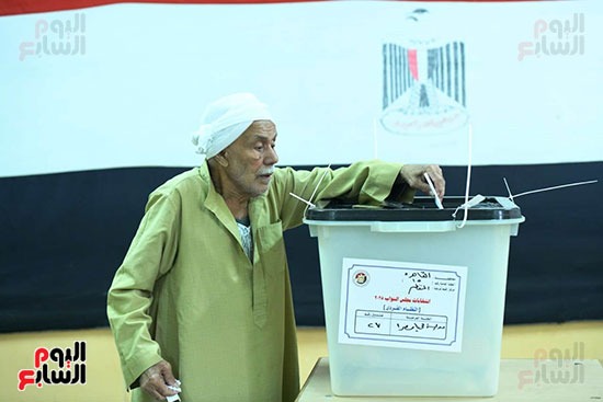 إقبال وزحام من الناخبين في للتصويت في جولة الإعادة من الانتخابات البرلمانية (4)