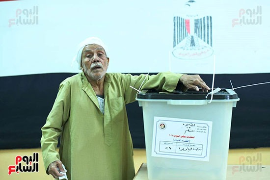 إقبال وزحام من الناخبين في للتصويت في جولة الإعادة من الانتخابات البرلمانية (12)