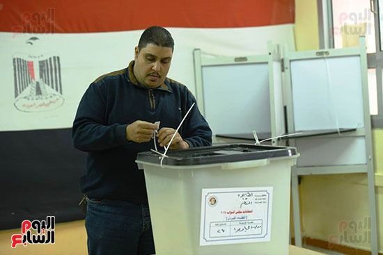 إقبال وزحام من الناخبين في للتصويت في جولة الإعادة من الانتخابات البرلمانية (14)