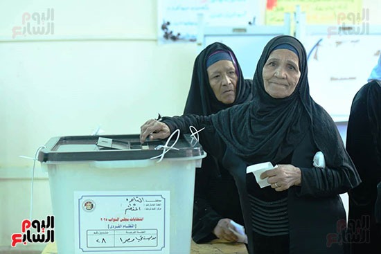 إقبال وزحام من الناخبين في للتصويت في جولة الإعادة من الانتخابات البرلمانية (7)