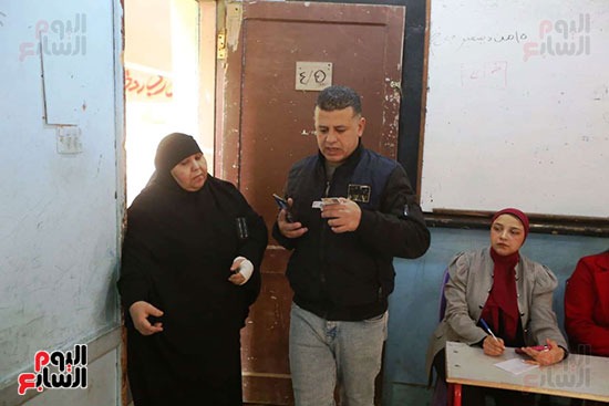 طوابير أمام لجان البساتين للادلاء بأصواتهم في انتخابات مجلس النواب (7)