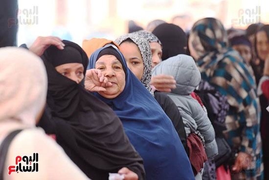 إقبال وزحام من الناخبين في للتصويت في جولة الإعادة من الانتخابات البرلمانية (36)