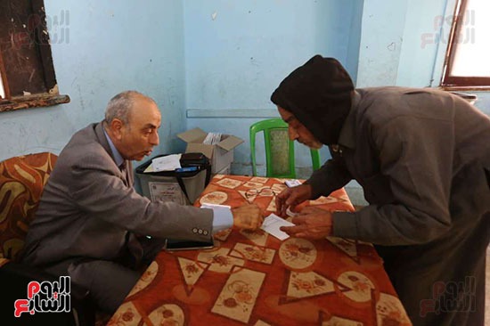 طوابير أمام لجان البساتين للادلاء بأصواتهم في انتخابات مجلس النواب (23)