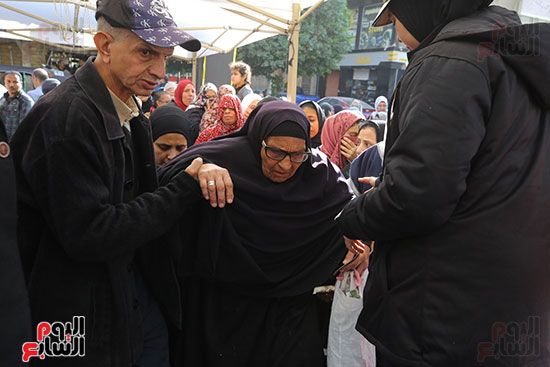 الشرطة تساعد كبار السن الشرطة تساعد كبار السن