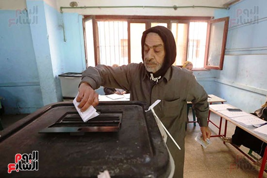 طوابير أمام لجان البساتين للادلاء بأصواتهم في انتخابات مجلس النواب (12)