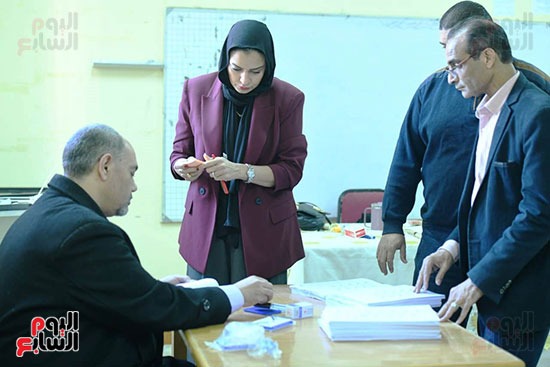 إقبال وزحام من الناخبين في للتصويت في جولة الإعادة من الانتخابات البرلمانية (15)