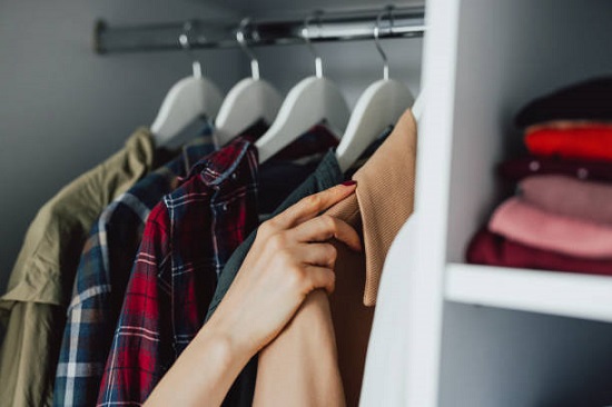 دولاب الملابس دولاب الملابس