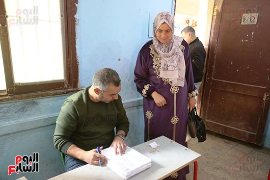 طوابير أمام لجان البساتين للادلاء بأصواتهم في انتخابات مجلس النواب (24)