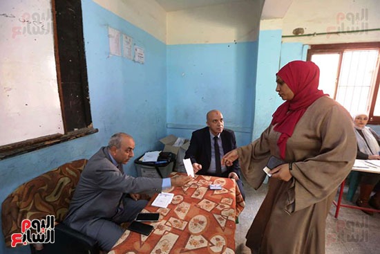 طوابير أمام لجان البساتين للادلاء بأصواتهم في انتخابات مجلس النواب (8)