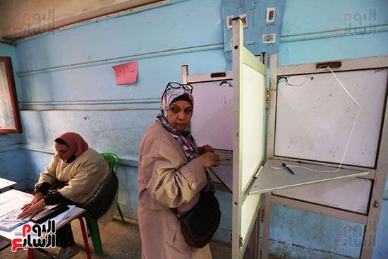 طوابير أمام لجان البساتين للادلاء بأصواتهم في انتخابات مجلس النواب (9)