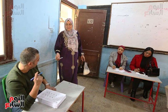 طوابير أمام لجان البساتين للادلاء بأصواتهم في انتخابات مجلس النواب (2)