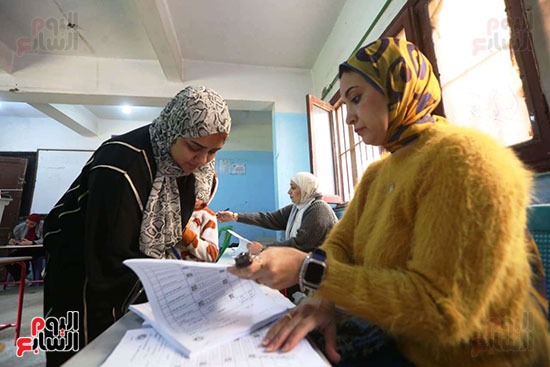 طوابير أمام لجان البساتين للادلاء بأصواتهم في انتخابات مجلس النواب (14)