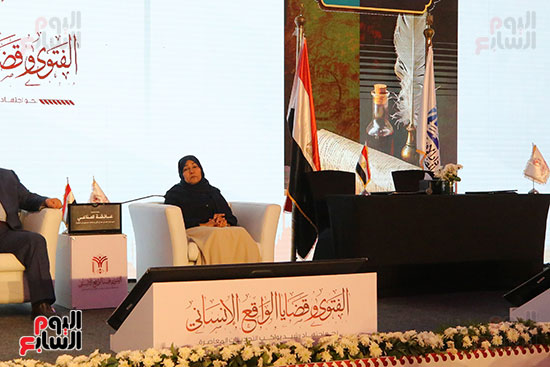 الدكتورة عائشة المناعي، مدير مركز محمد بن حمد آل ثاني الدكتورة عائشة المناعي، مدير مركز محمد بن حمد آل ثاني