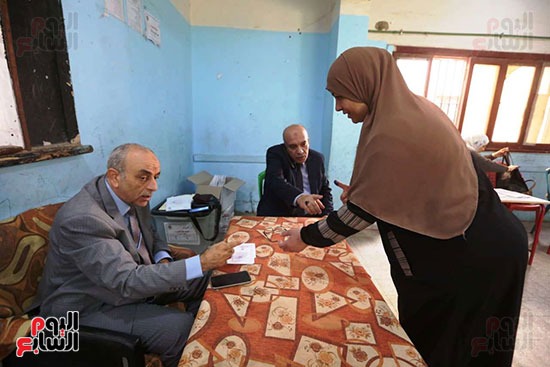 طوابير أمام لجان البساتين للادلاء بأصواتهم في انتخابات مجلس النواب (3)