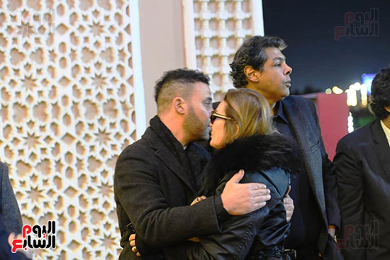 يسرا ومحمد أمام خلال العزاء يسرا ومحمد أمام خلال العزاء