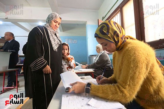 طوابير أمام لجان البساتين للادلاء بأصواتهم في انتخابات مجلس النواب (10)