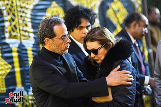 الفنانة يسرا