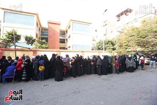 طوابير أمام لجان البساتين للادلاء بأصواتهم في انتخابات مجلس النواب (4)
