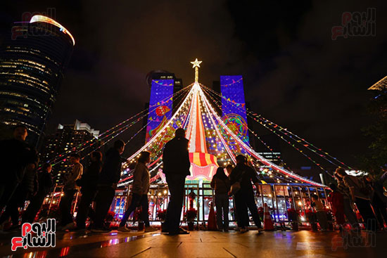 الأضواء تشعل تايبيه قبل الكريسماس