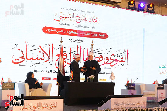 مفتى الجمهورية خلال جلسة الفتوى وقضايا الواقع الإنسانى مفتى الجمهورية خلال جلسة الفتوى وقضايا الواقع الإنسانى