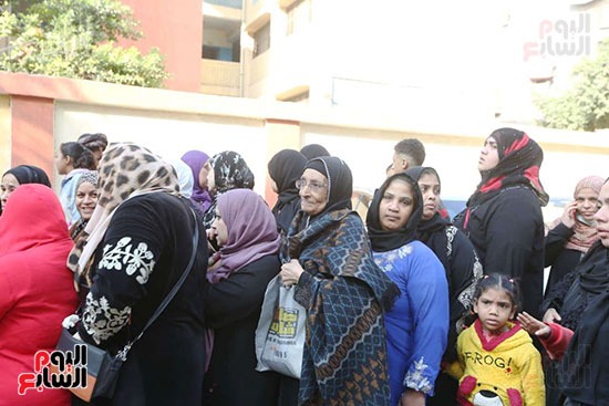 طوابير أمام لجان البساتين للادلاء بأصواتهم في انتخابات مجلس النواب (1)