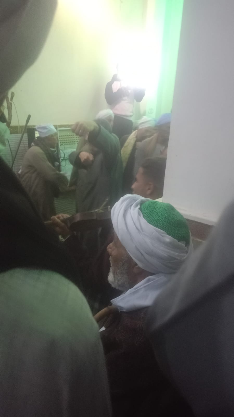 مسن المترو في حلقة ذكر مسن المترو في حلقة ذكر