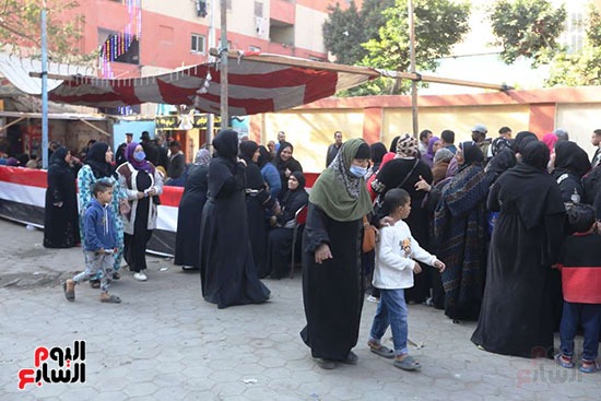 طوابير أمام لجان البساتين للادلاء بأصواتهم في انتخابات مجلس النواب (16)