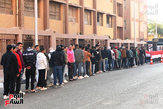 إقبال وزحام من الناخبين في للتصويت في جولة الإعادة من الانتخابات البرلمانية (21)