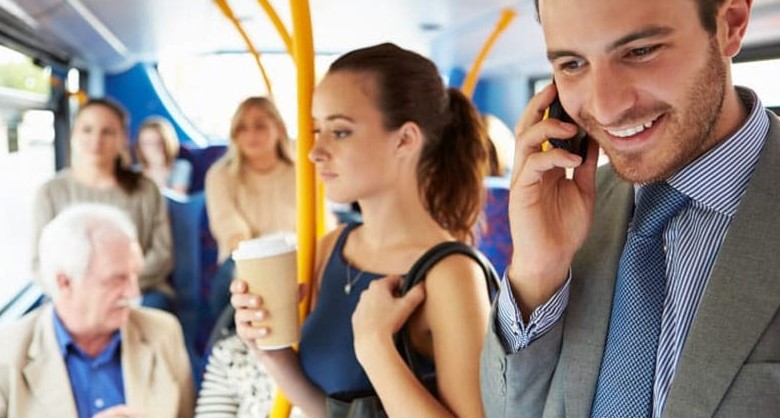 إتيكيت الجلوس فى المواصلات العامة إتيكيت الجلوس فى المواصلات العامة