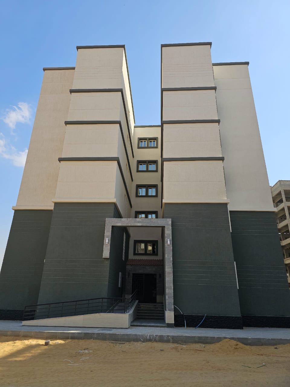 اول عمارات تنفذ بالكامل داخل مشروع الاسكان الاخضر (2)