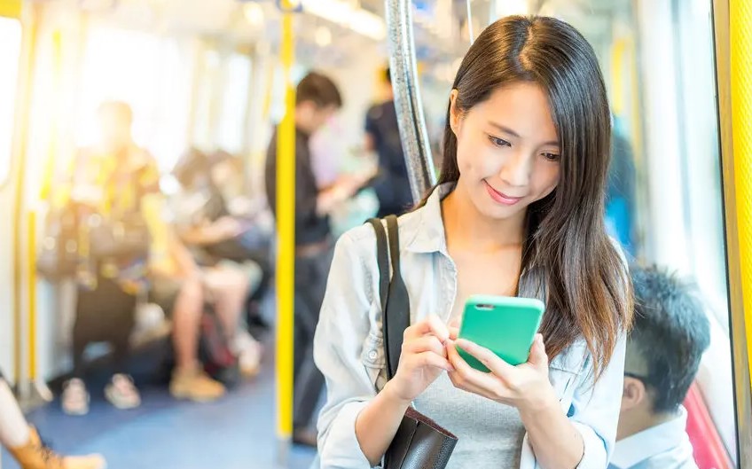 إتيكيت الجلوس فى المواصلات إتيكيت الجلوس فى المواصلات